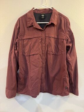 REI Women’s lightweight travel / hiking button up shirt 1X mauve